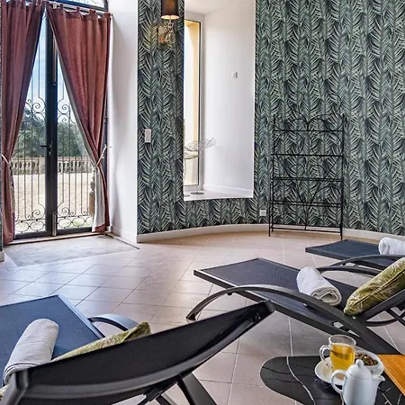 Otel Chateau De Tresse