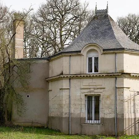 Chateau De Tresse 호텔