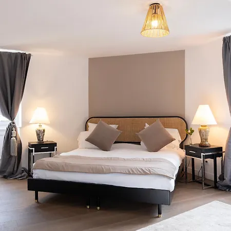 Chateau De Tresse Otel