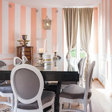 Chateau De Tresse 호텔