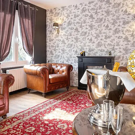 Chateau De Tresse Hotel 5*