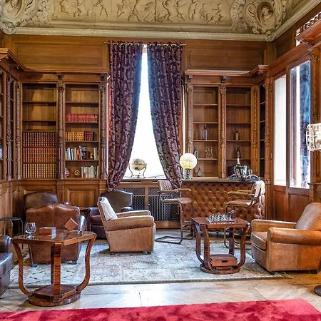 Chateau De Tresse Otel