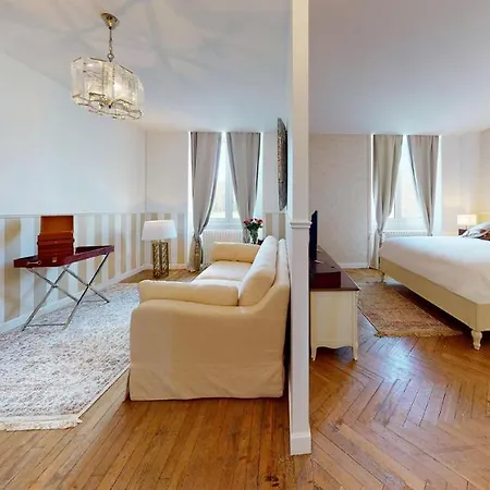 Chateau De Tresse 5*