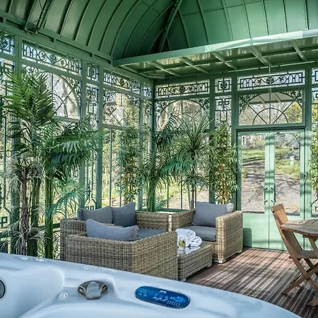 Chateau De Tresse Otel