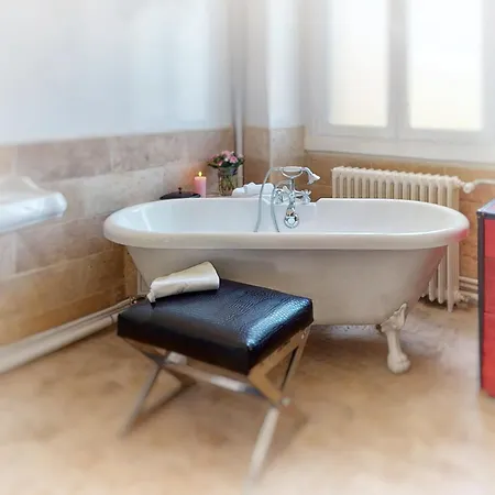 Otel Chateau De Tresse 5*
