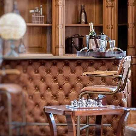 Chateau De Tresse Hotel