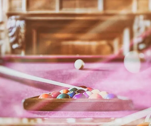 Chateau De Tresse 호텔