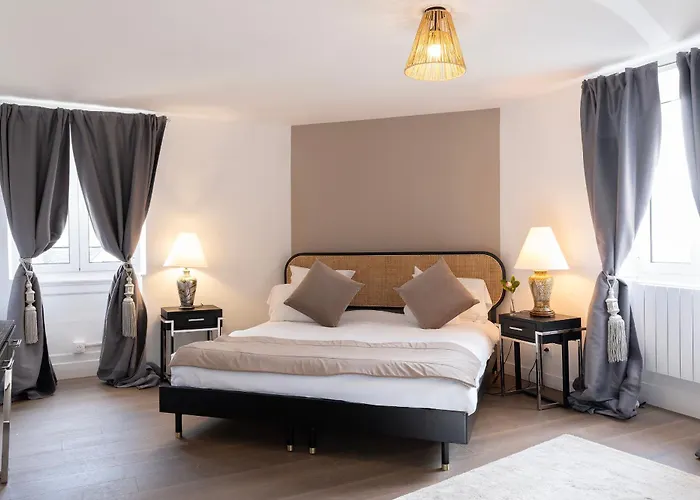 Chateau De Tresse 호텔