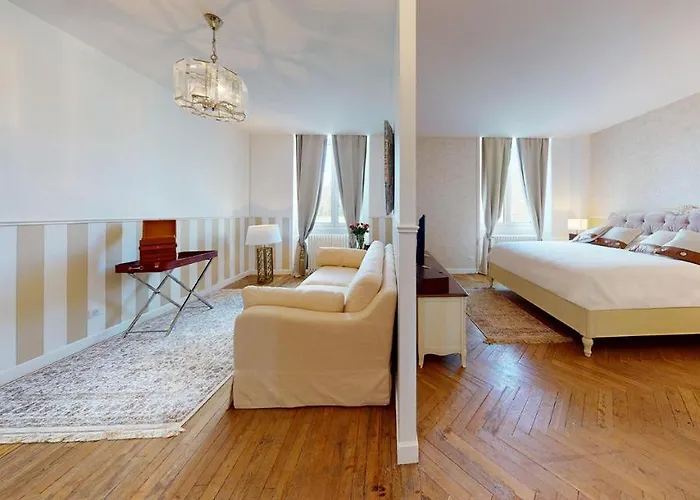 Chateau De Tresse 5*