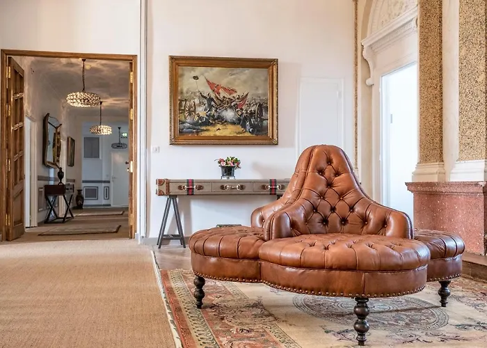 Chateau De Tresse 호텔 5*